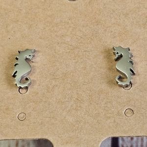 NWT Tiny Silvertone Sea Horse Stud Earrings